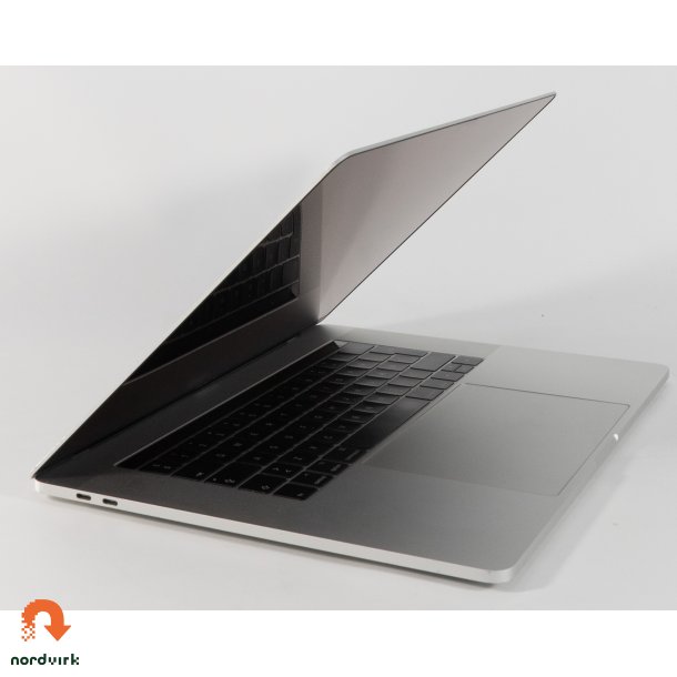MacBook Pro 15" TB 2017 Silver | i7-7820HQ 2.90Ghz / 16GB RAM / 500GB NVME | 2560x1600 / Radeon Pro 555 / Grade B