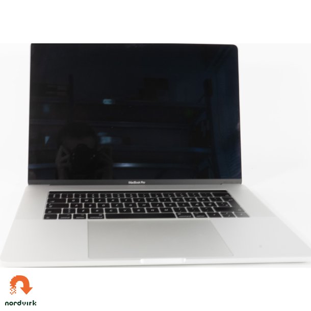 MacBook Pro 15" Touchbar (Mid-2017) Silver | i7-7820HQ 2.90Ghz / 16GB RAM / 500GB NVME | 2560x1600 / Radeon Pro 555 / Grade B